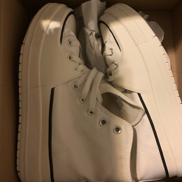 Converse - Picture 2 of 5